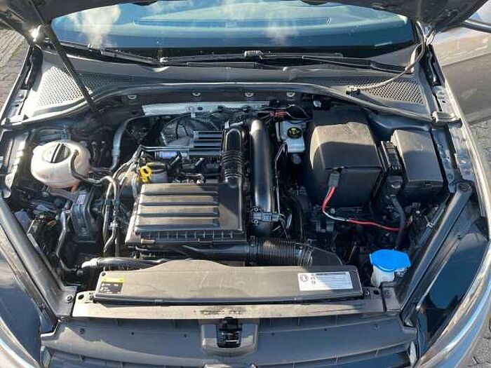 Volkswagen Golf VII Lim. Cup *1.Hand* *DSG* *Unfallfrei*