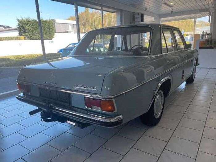 Mercedes-Benz 200 /8 Limousine - Automatik - AHK - Oldtimer