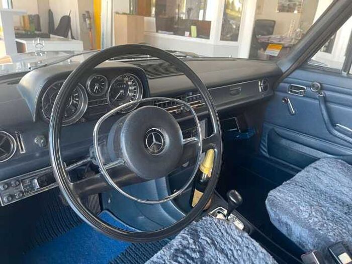 Mercedes-Benz 200 /8 Limousine - Automatik - AHK - Oldtimer